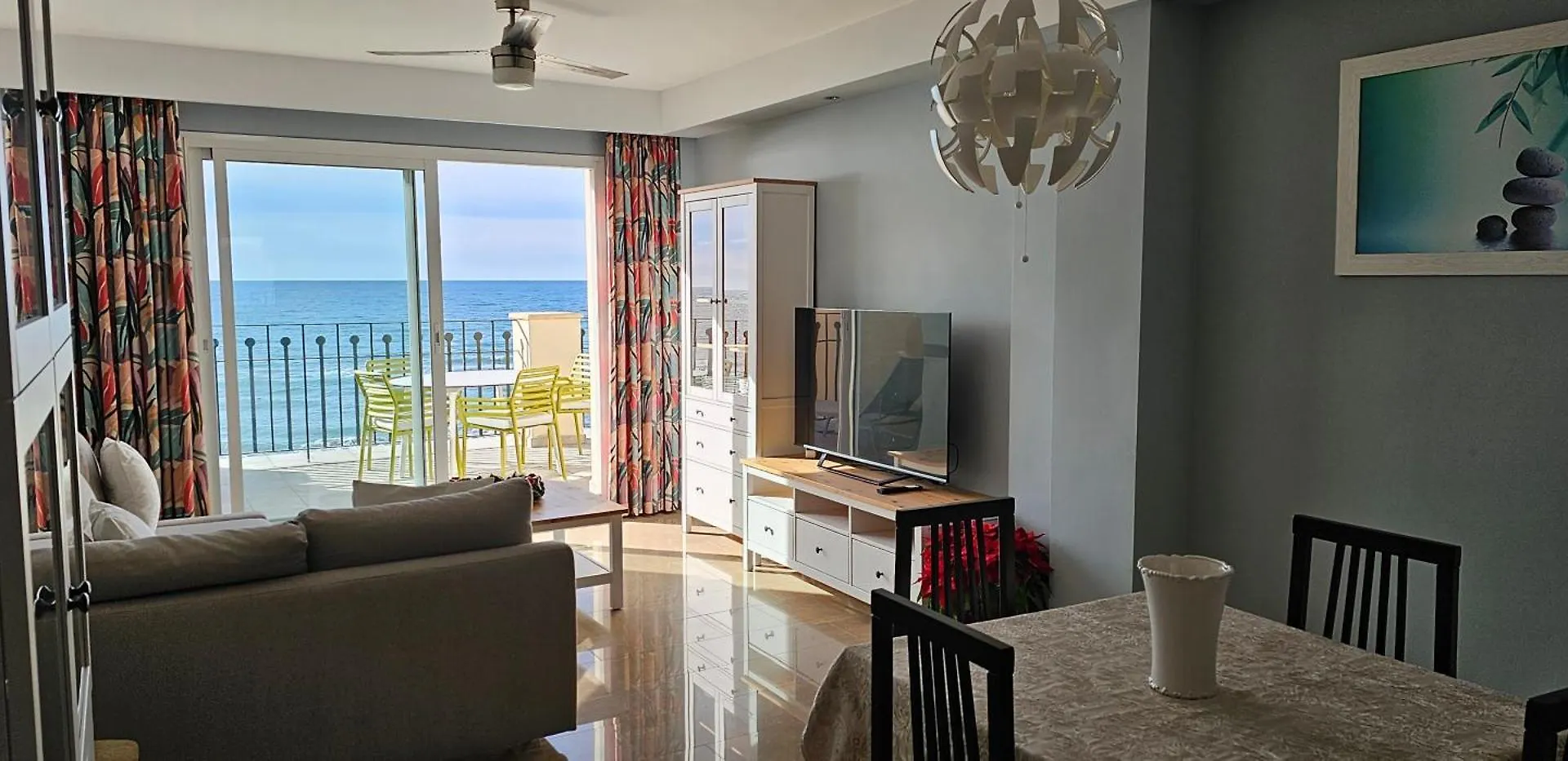 Euromar Beachfront & Parking Torrox Apartment